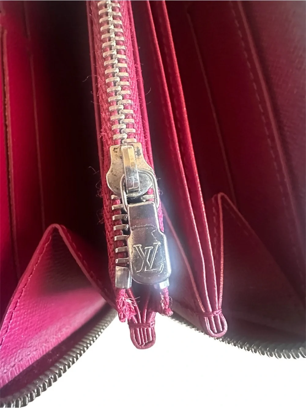 Authentic Louis Vuitton Epi Zip-Around Fuchsia Wallet